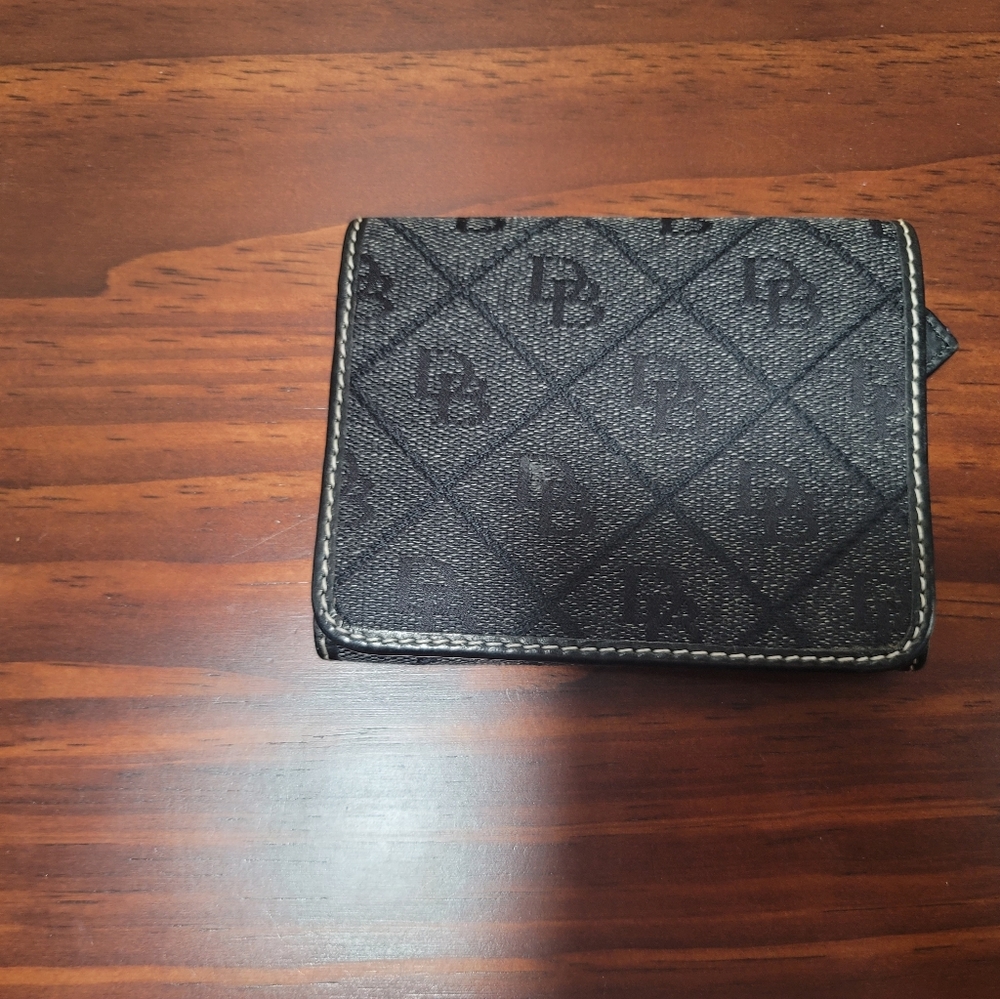 dooney and bourke signature wallet